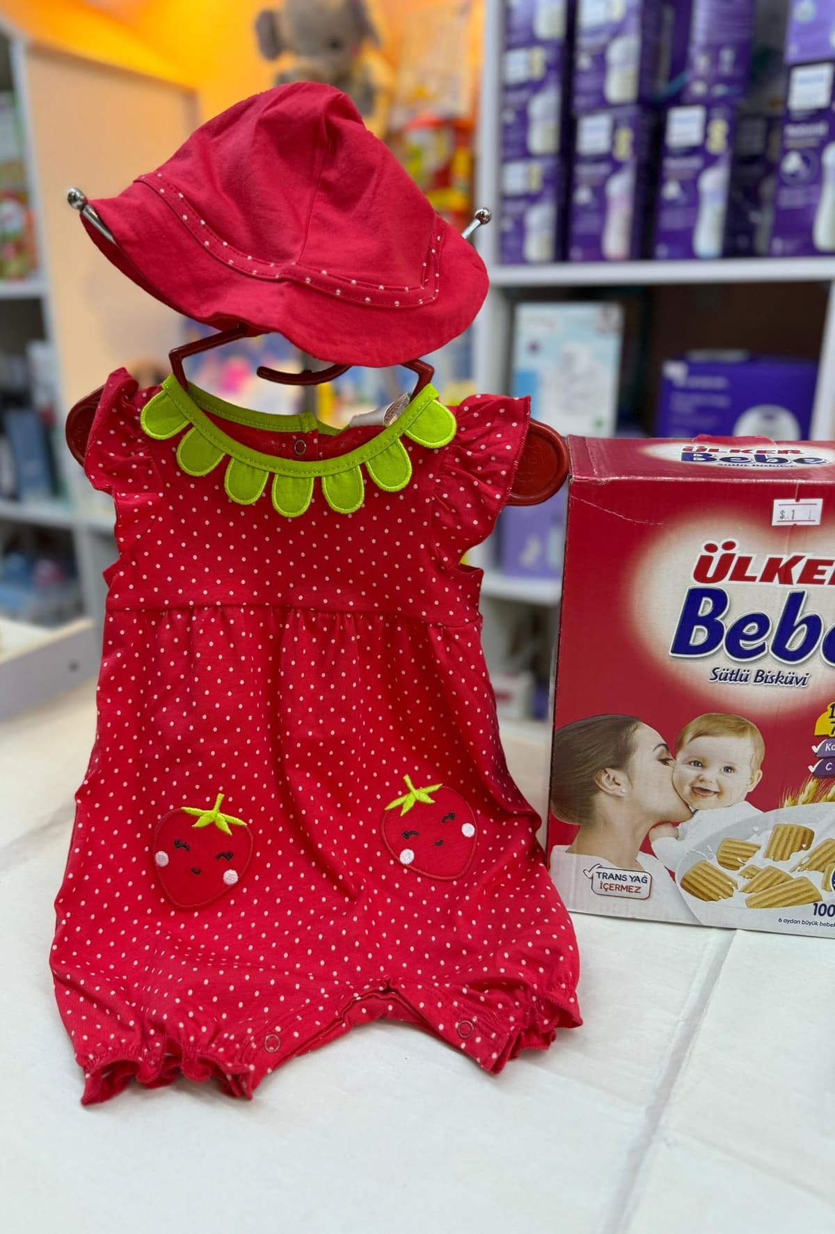 افرول احمر فريزة مع طاقية ١-٣ شهور