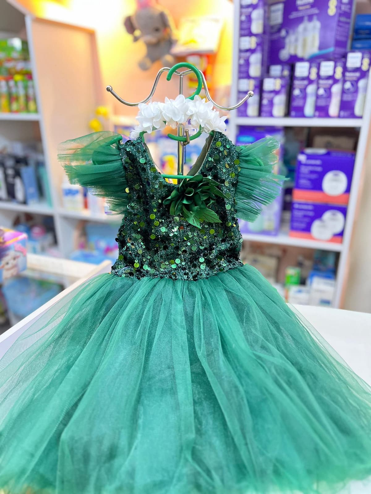 فستان حفلة زيتي مكشكش وتول 4سنين