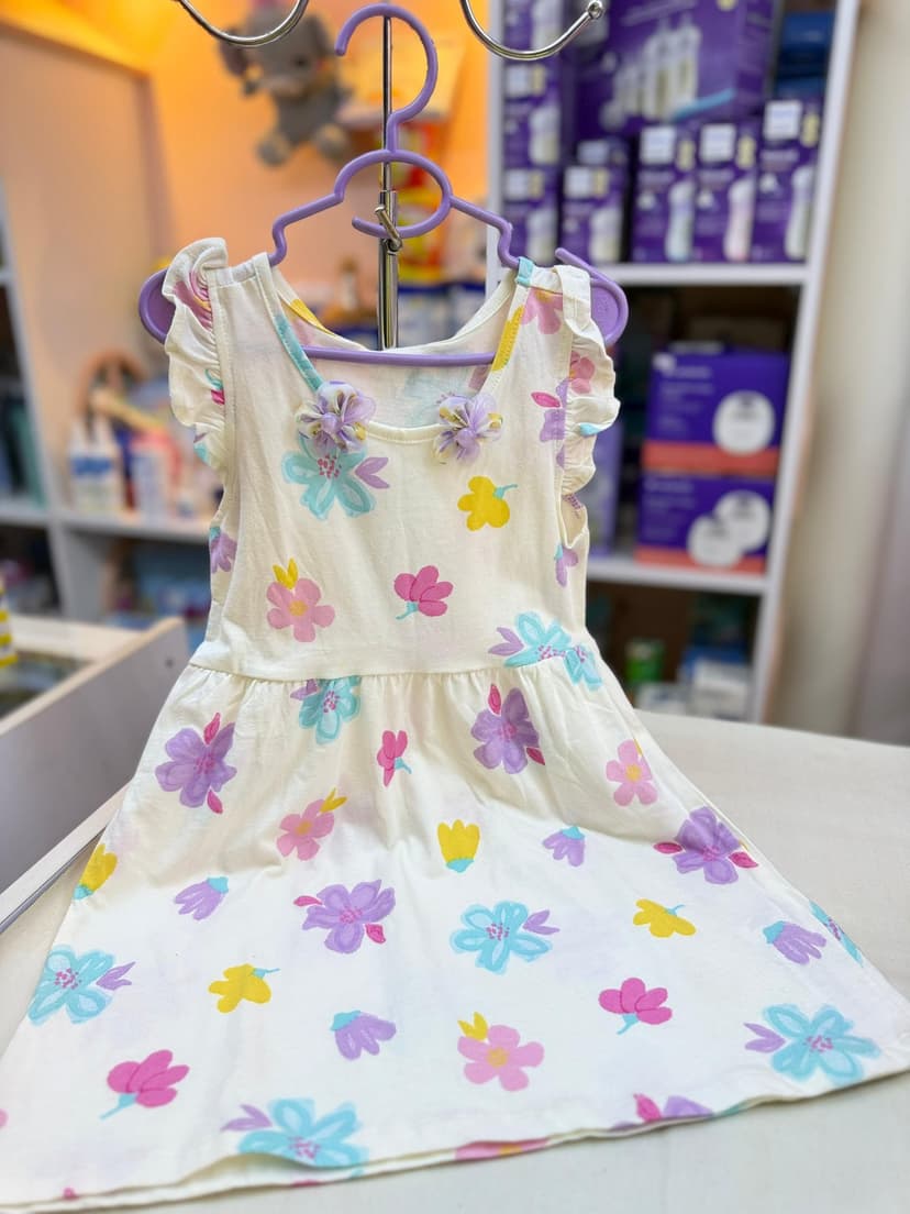 فستان ابيض وردات ملونة4-5سنين