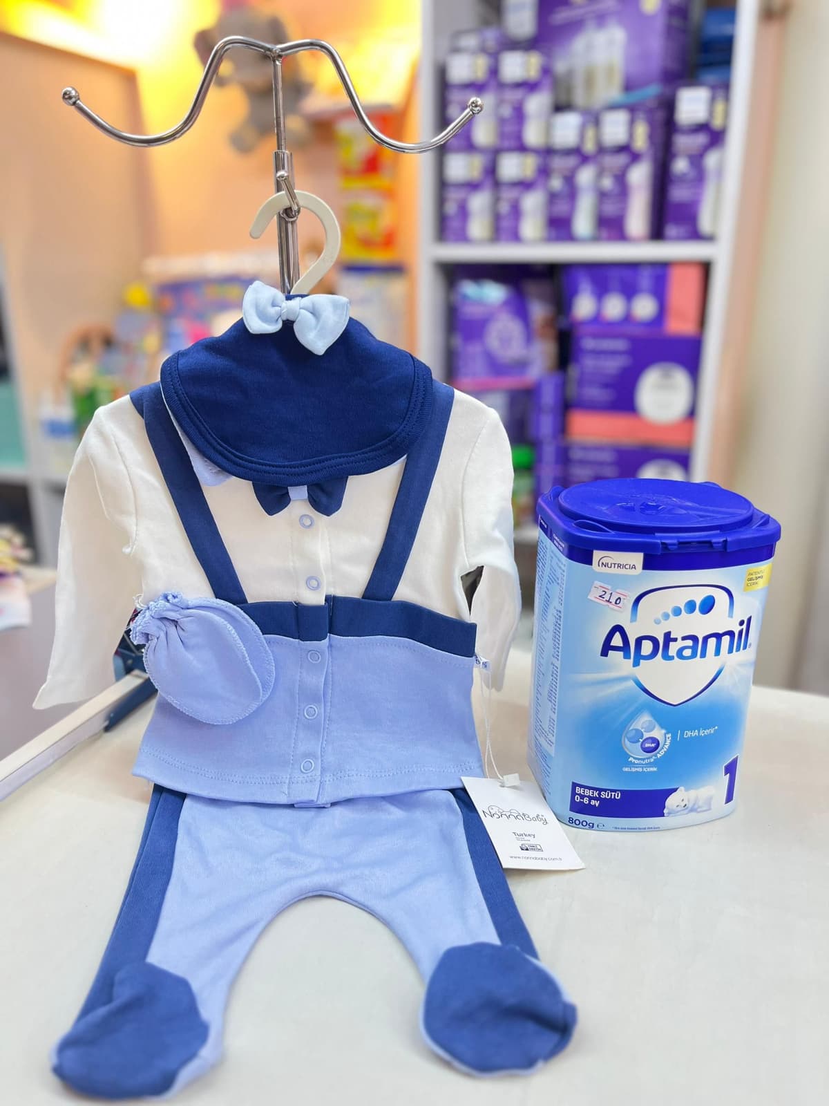 طقم صبياني ازرق ببيونة0-3شهور