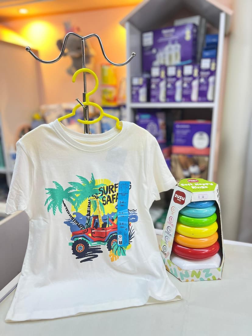 كنزة بيضا شاحنة 5-6سنين