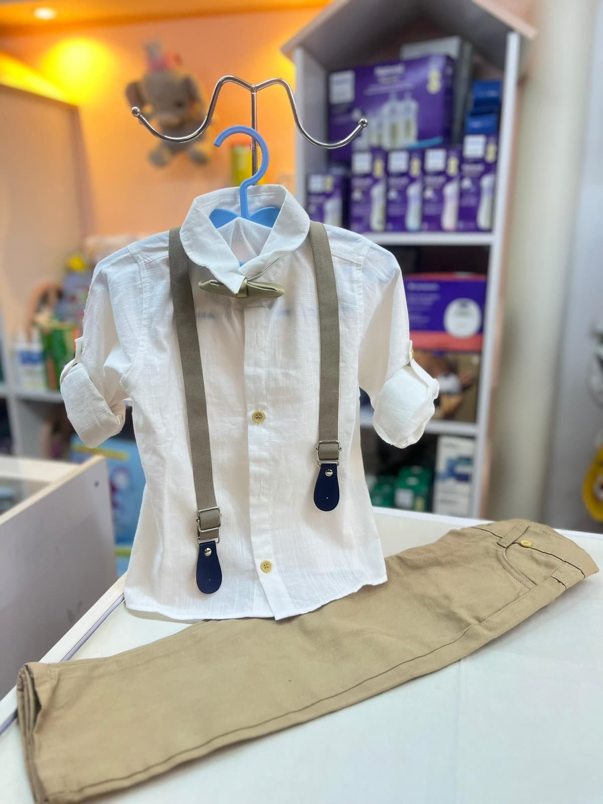 طقم رسمي بيج مع شواطات 3سنين