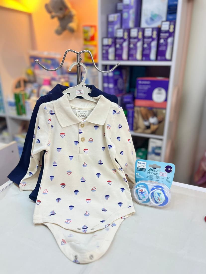 سيت بربتوزين ابيض زوارق وكحلي 3-6شهر