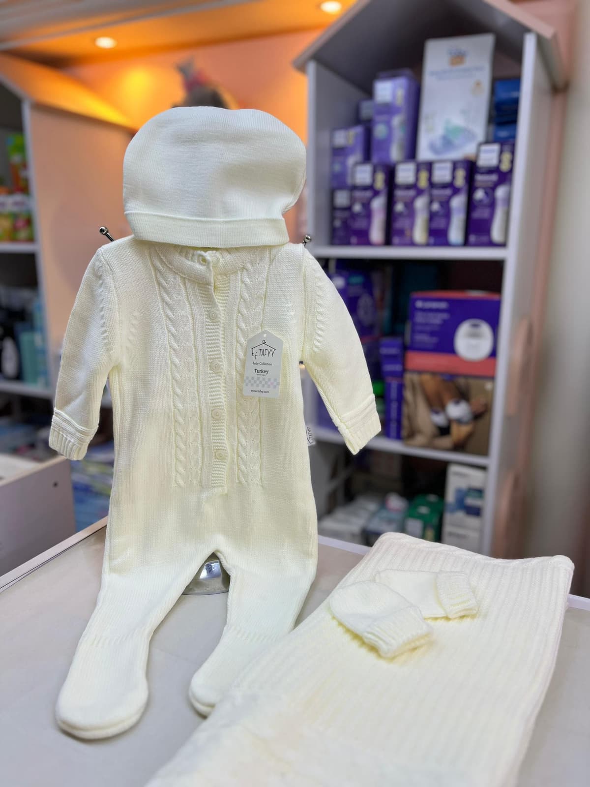 افرول نزلة اوف وايت مع حرام صوف