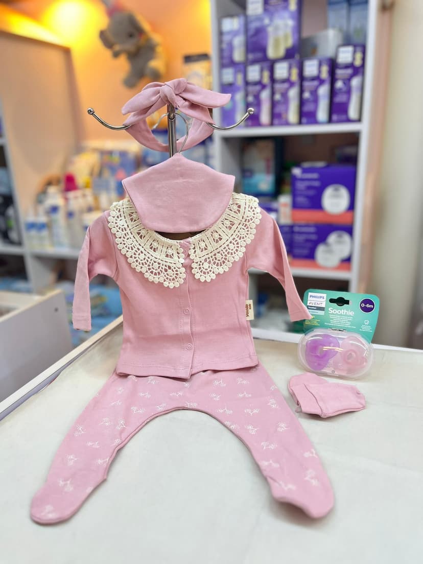 طقم بينك دانتيل عالقبة5قطع نيو بورن