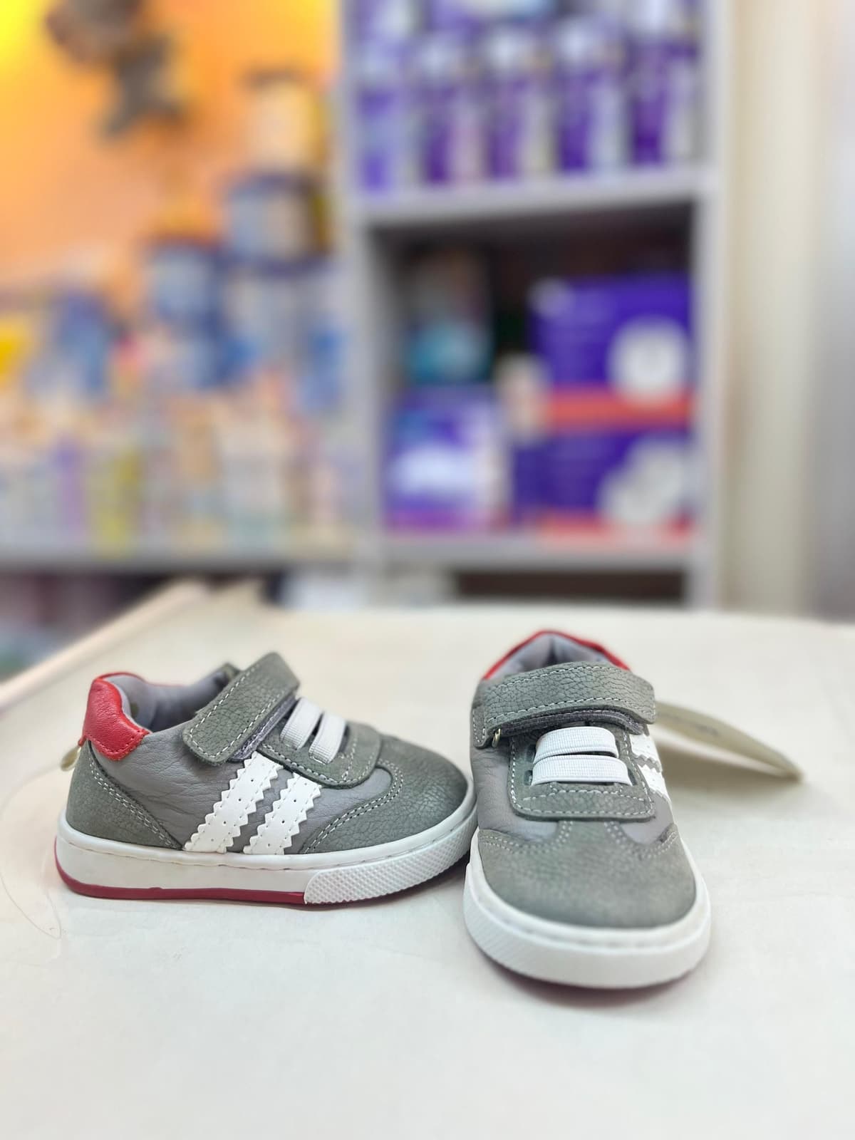 بوط صبياني رمادي واحمر 19