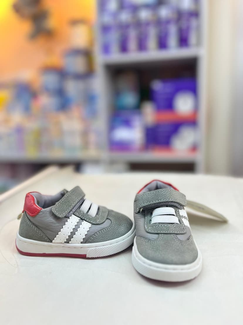 بوط صبياني رمادي واحمر 19