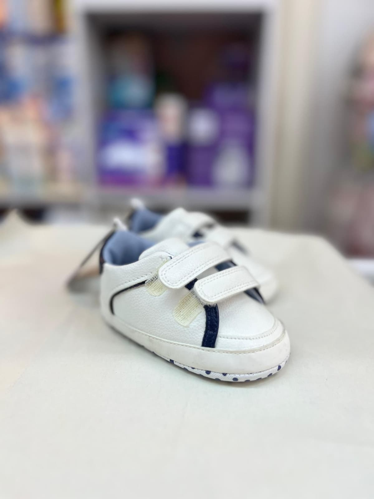 بوط صبياني ابيض وكحلي 12-18