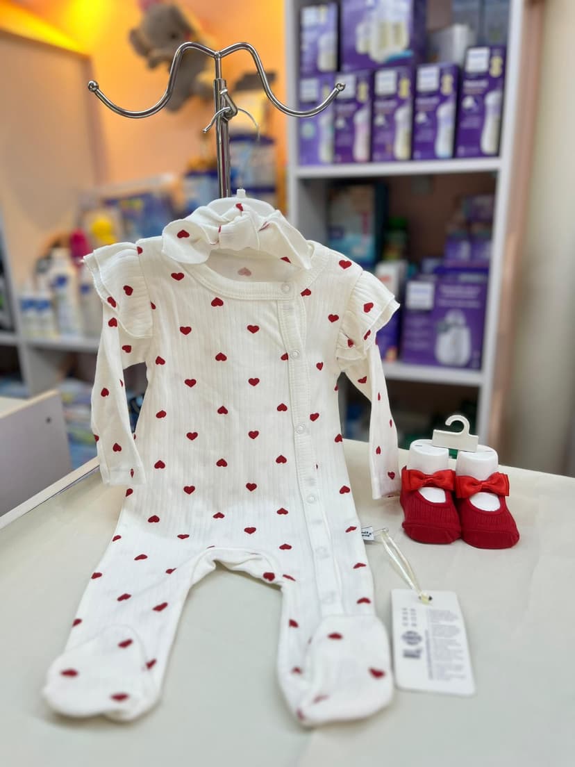 افرول بناتي ابيض قلوب  3-6شهور