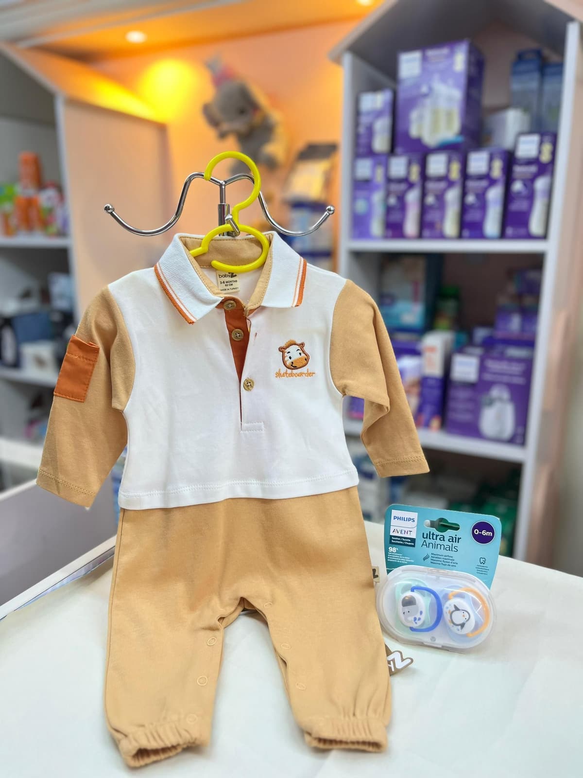 افرول صبياني ابيض واورنج بقرة 3-6شهور