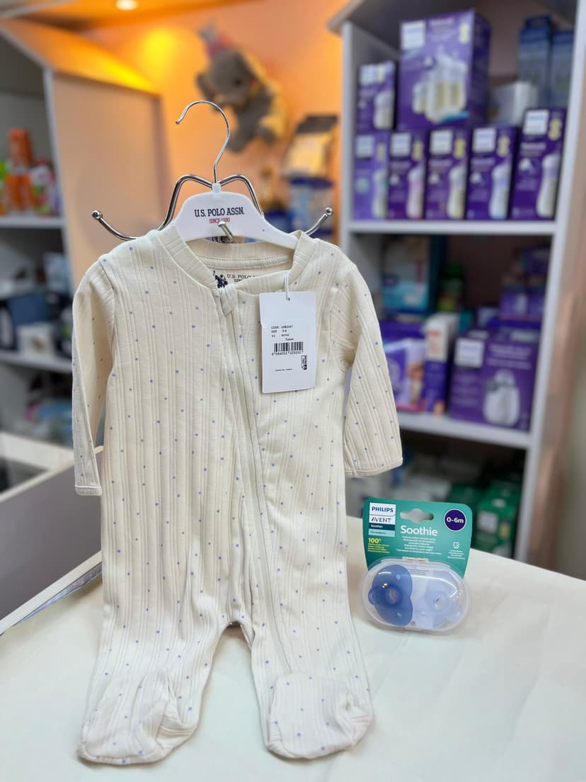 افرول صبياني ابيض منقط سماوي بولو 3-6شهور