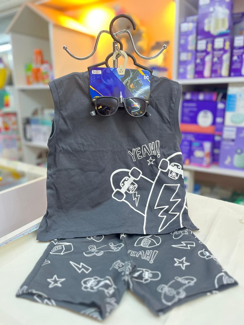 طقم اسود برق 1-2سنة