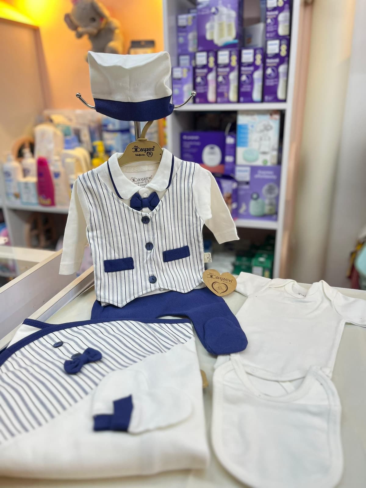 طقم نزلة ابيض و كحلي 7 قطع