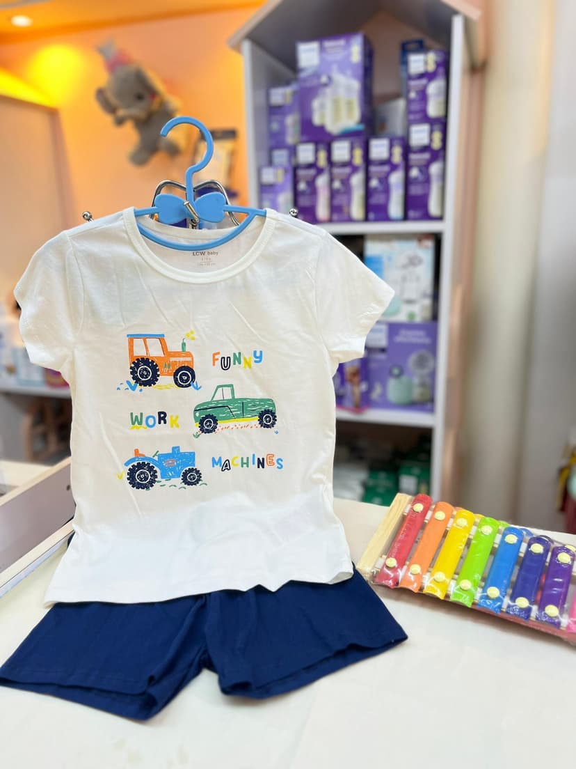 بجامة شورط زرقا سيارات 4-5سنين