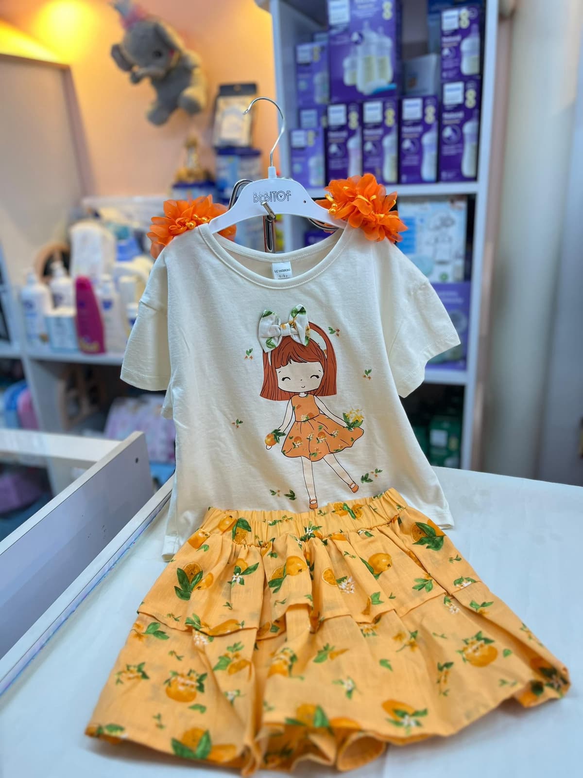 بجامة تنورة اورنج فاقع 5-6سنين