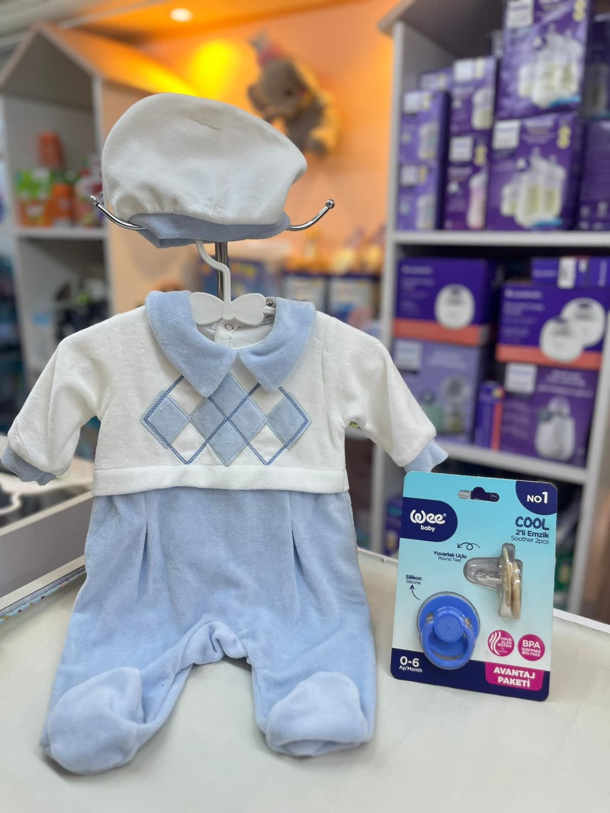 افرول ابيض وسماوي مع طاقية 0-3شهور