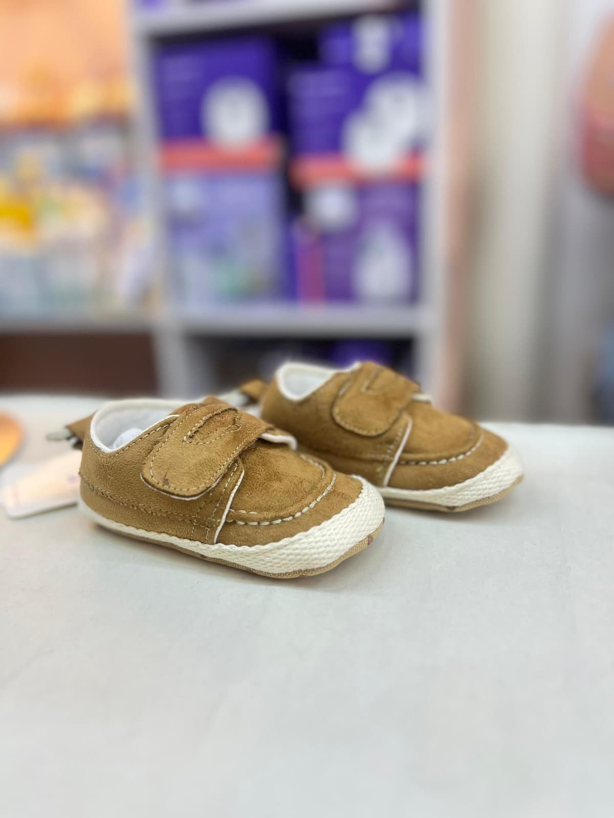 بوط صبياني بني 19