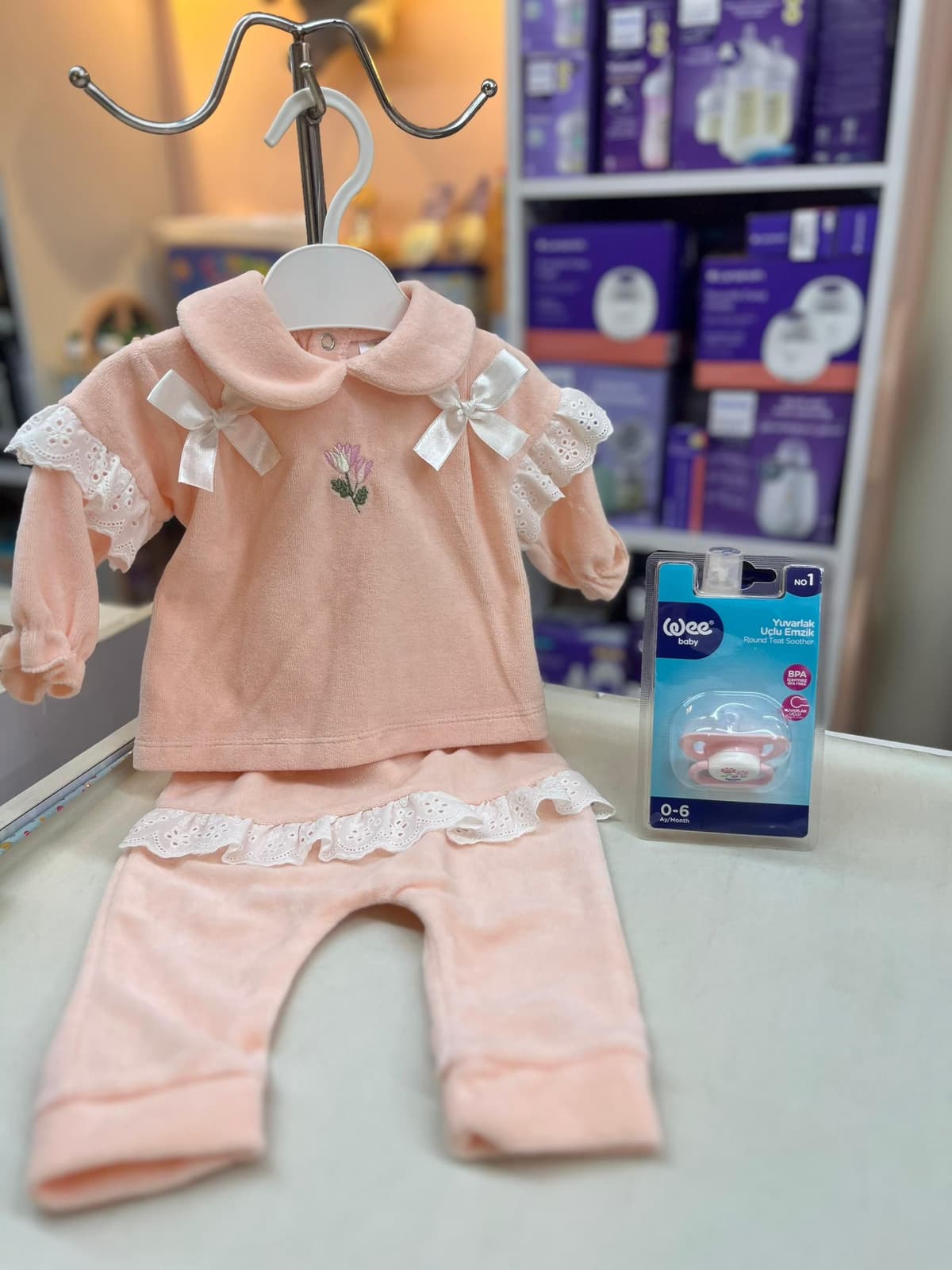 بجامة تنورة بناتي تفاحي ببيونات عجنب نيو بورن