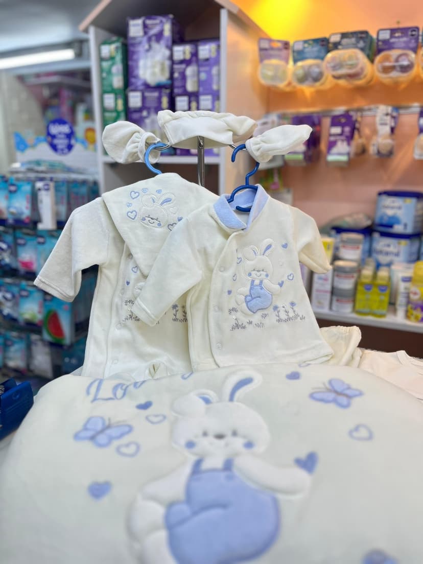 طقم نزلة صبياني  ابيض وسماوي ارنب 10قطع 