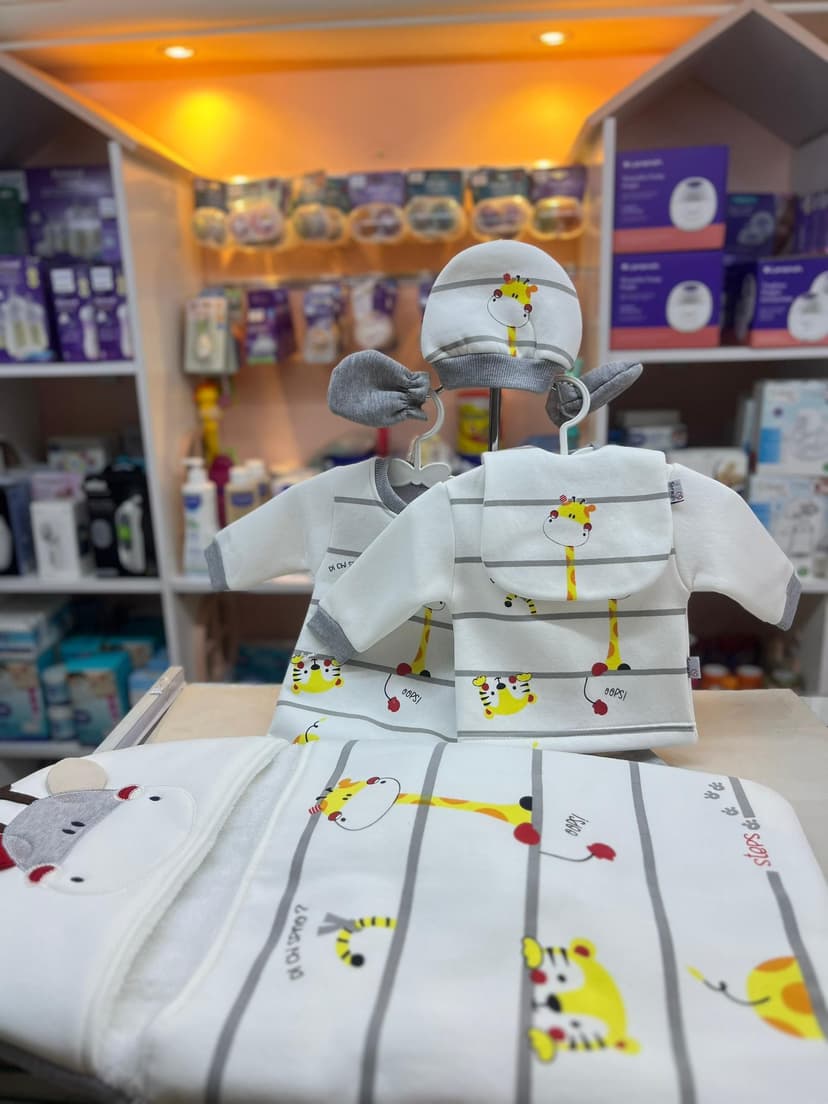 طقم رمادي وابيض زرافة 10قطع مصوف فليس