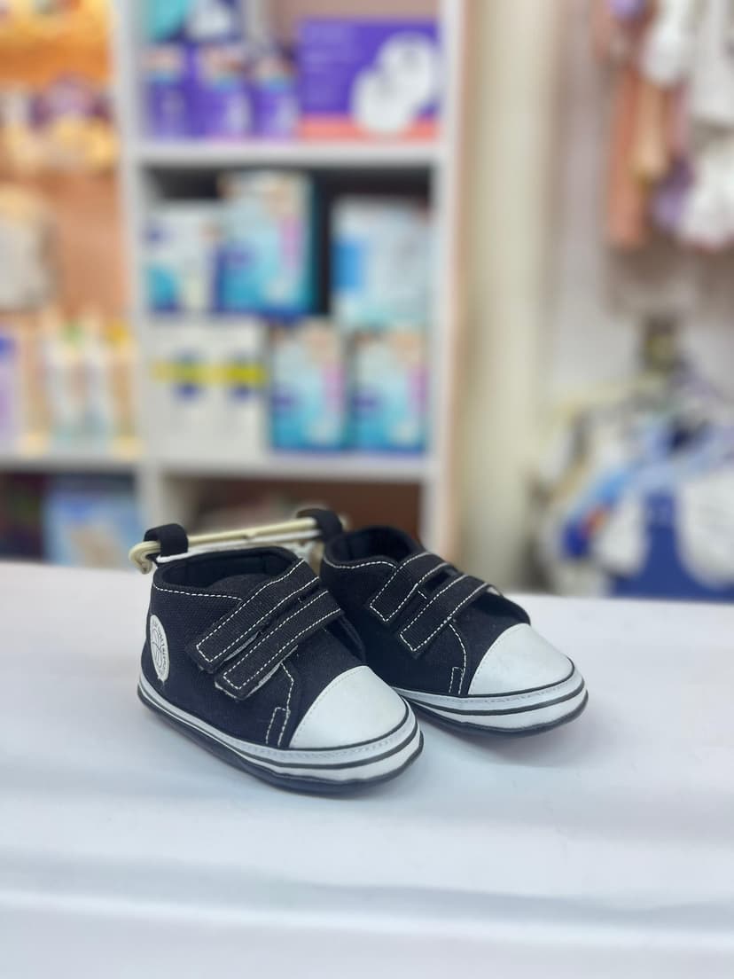 بوط اسود و ابيض نمرة ٢١