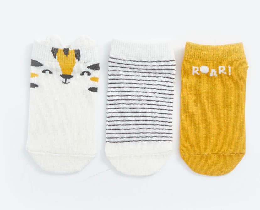 سيت 3جرابات صبياني اورنج ابيض مخطط وابيض رسمة 3-4سنين