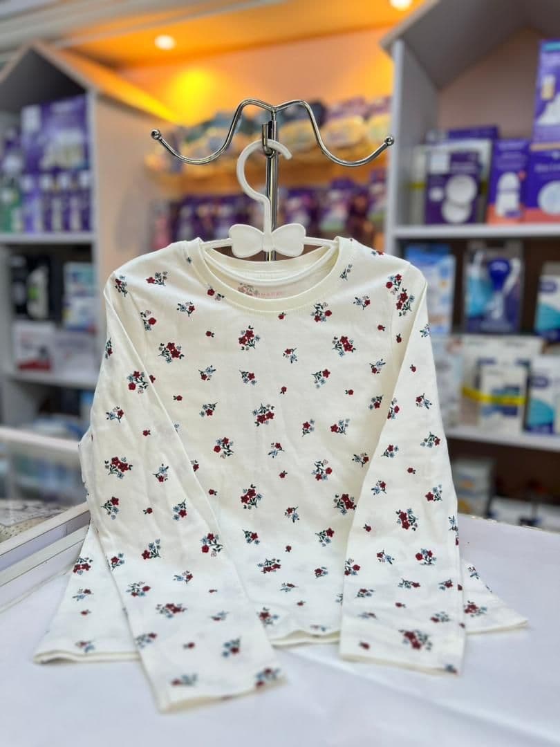 كنزة قطن ابيض موردة 5-6سنين