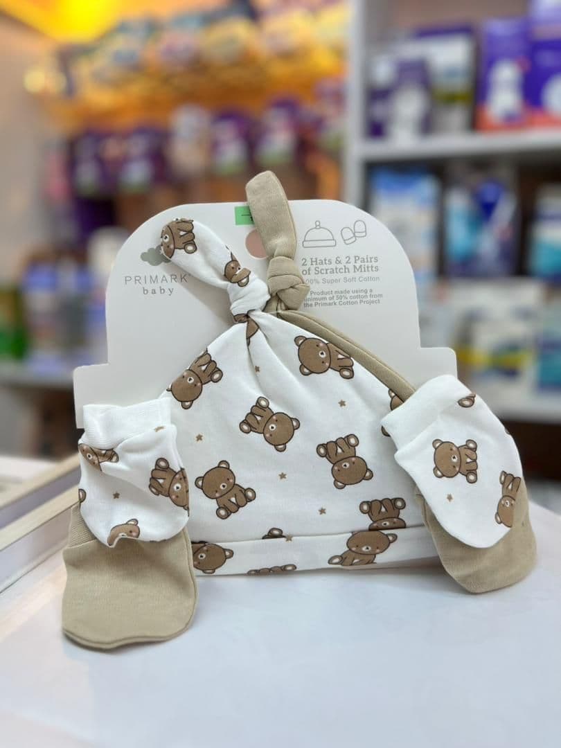 سيت 2 طواقي وكفوف ابيض وبيج دبدوب 3-6شهور